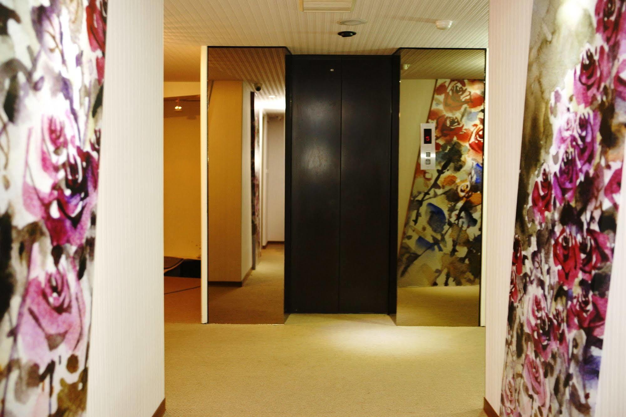 Roaders Hotel Hualien Dongda Luaran gambar