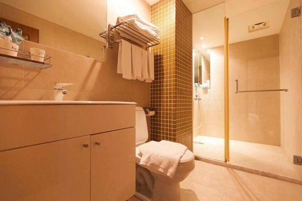 Roaders Hotel Hualien Dongda Luaran gambar